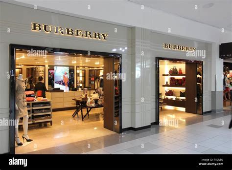 burberry shop london heathrow